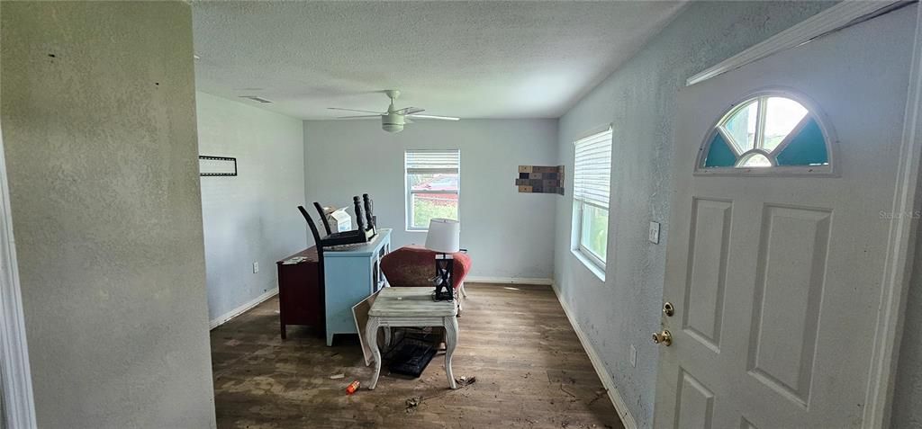 Под контрактом: $100,000 (3 спален, 3 ванн, 1284 Квадратных фут)