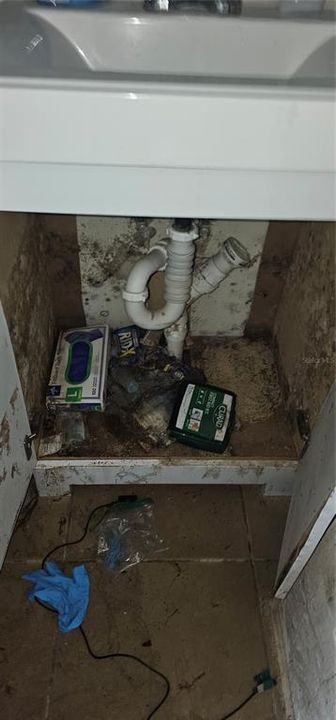 Под контрактом: $100,000 (3 спален, 3 ванн, 1284 Квадратных фут)