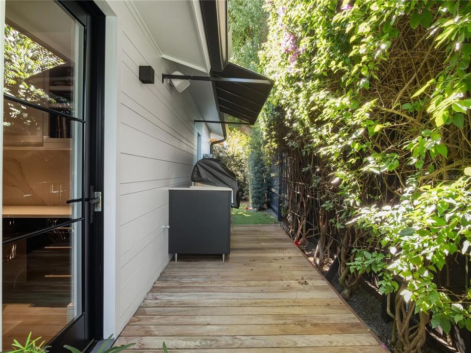 Active With Contract: $1,485,000 (3 beds, 3 baths, 2004 Square Feet)