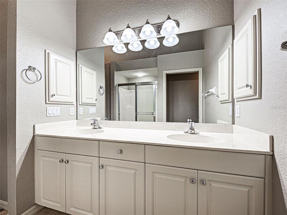 For Sale: $285,000 (3 beds, 2 baths, 1383 Square Feet)