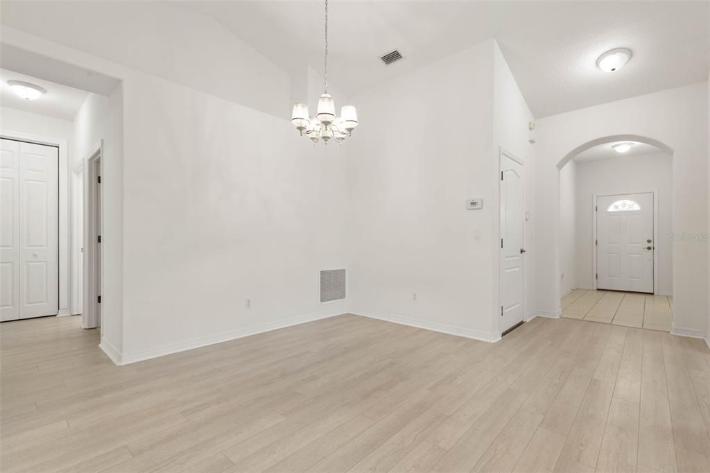 На продажу: $299,000 (3 спален, 2 ванн, 1453 Квадратных фут)