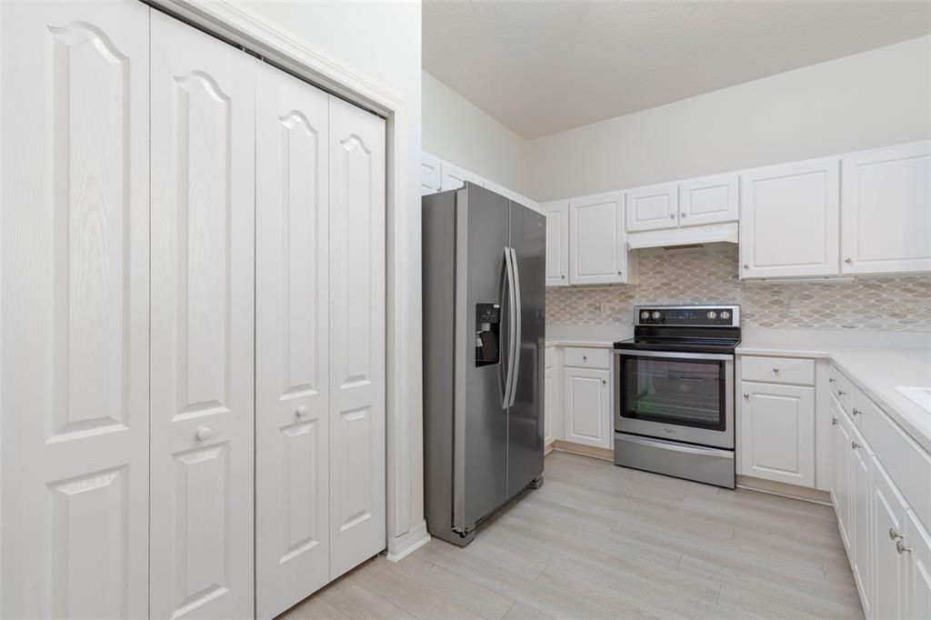 На продажу: $299,000 (3 спален, 2 ванн, 1453 Квадратных фут)