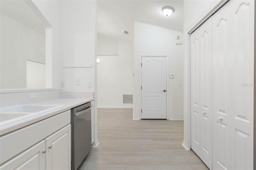 На продажу: $299,000 (3 спален, 2 ванн, 1453 Квадратных фут)