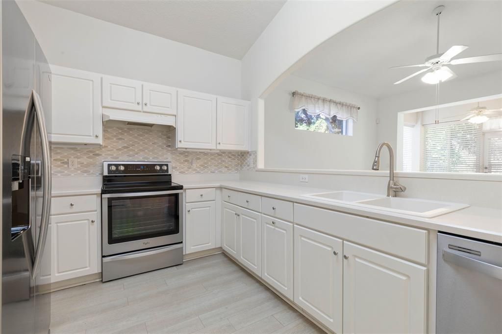 На продажу: $299,000 (3 спален, 2 ванн, 1453 Квадратных фут)