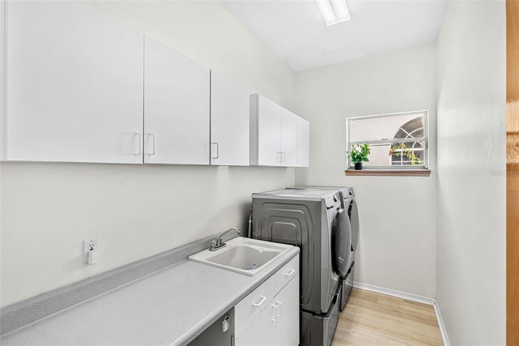 For Sale: $629,900 (4 beds, 2 baths, 2287 Square Feet)