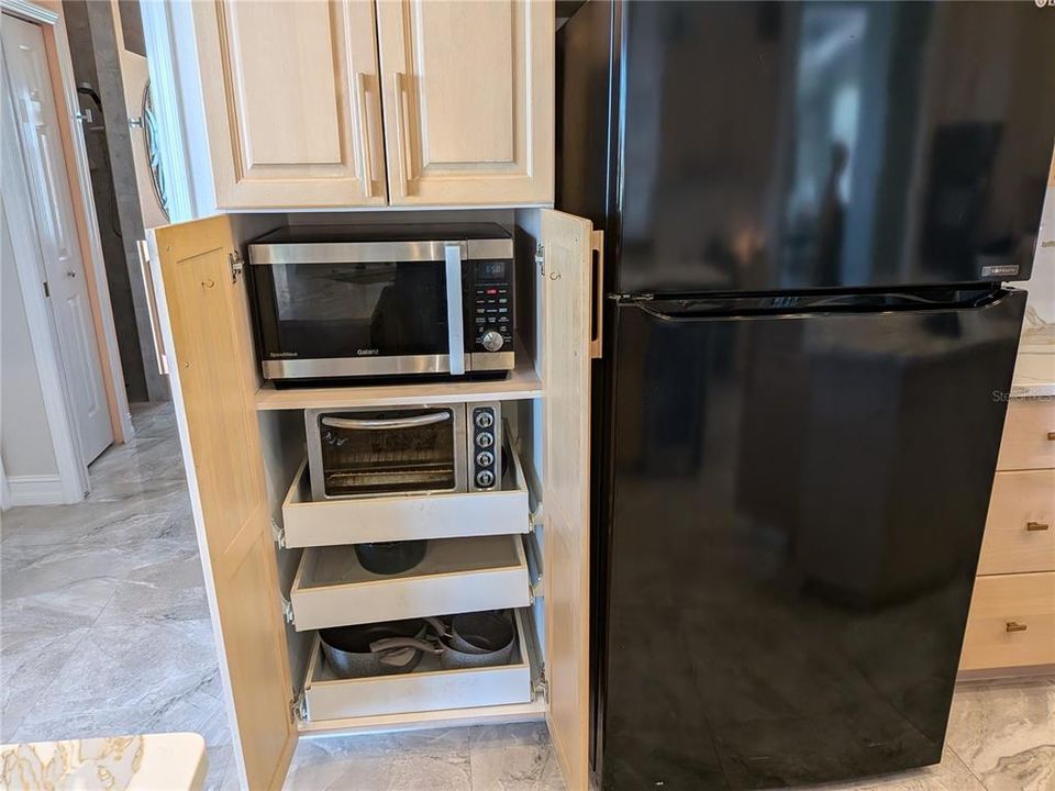 Active With Contract: $659,900 (3 beds, 2 baths, 3059 Square Feet)