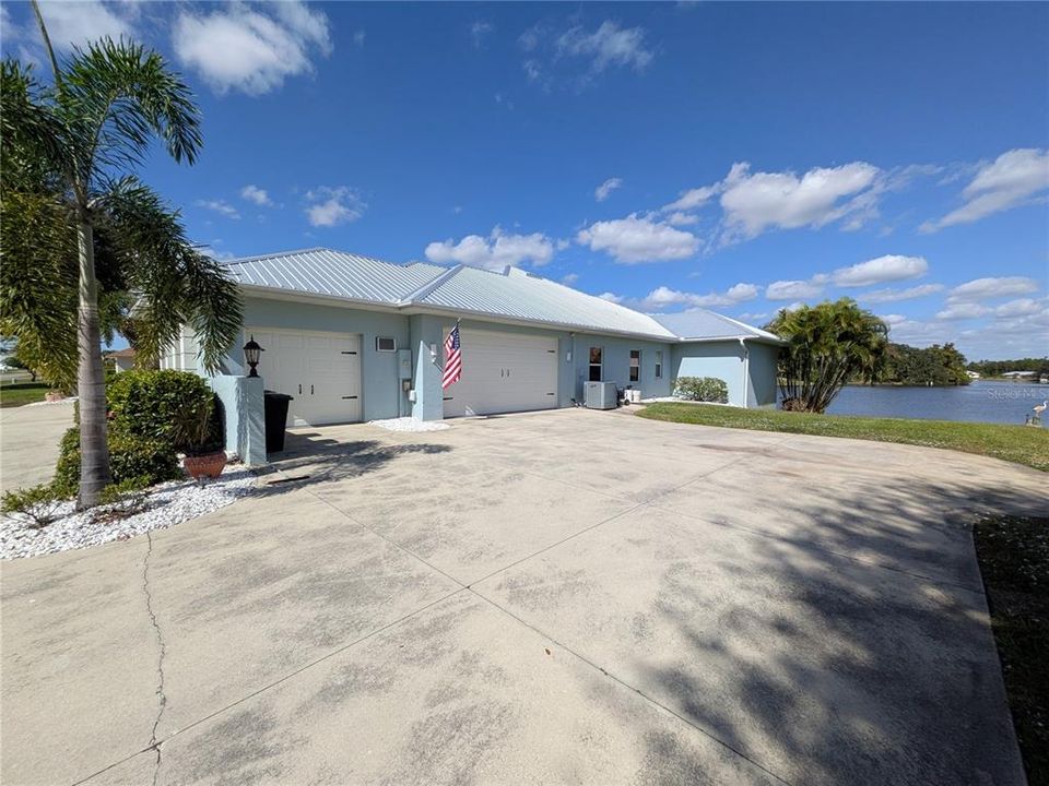 Active With Contract: $659,900 (3 beds, 2 baths, 3059 Square Feet)