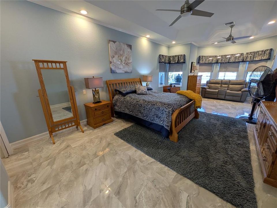 Active With Contract: $659,900 (3 beds, 2 baths, 3059 Square Feet)