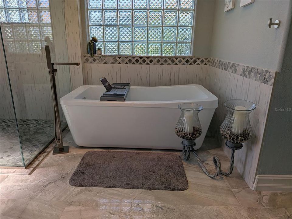 Active With Contract: $659,900 (3 beds, 2 baths, 3059 Square Feet)