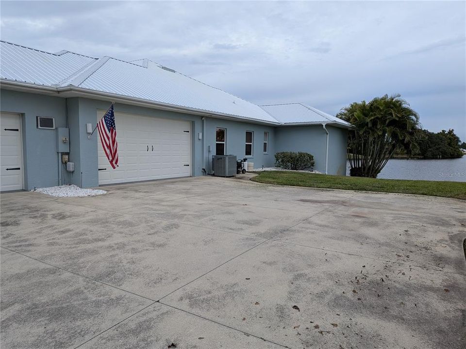 Active With Contract: $659,900 (3 beds, 2 baths, 3059 Square Feet)
