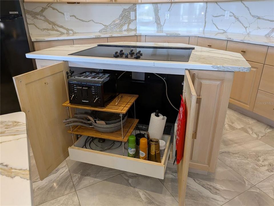 Active With Contract: $659,900 (3 beds, 2 baths, 3059 Square Feet)