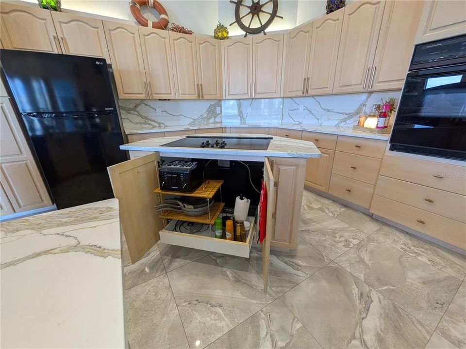 Active With Contract: $659,900 (3 beds, 2 baths, 3059 Square Feet)