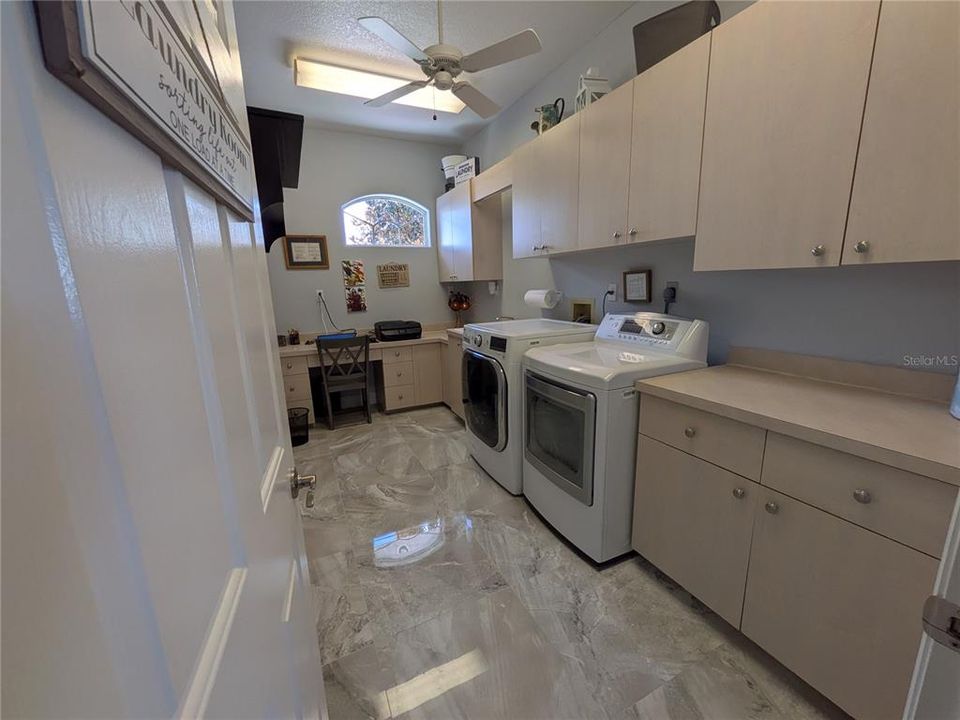 Active With Contract: $659,900 (3 beds, 2 baths, 3059 Square Feet)