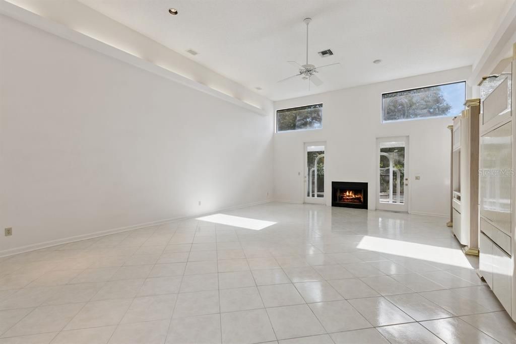 Activo con contrato: $550,000 (3 camas, 3 baños, 2828 Pies cuadrados)