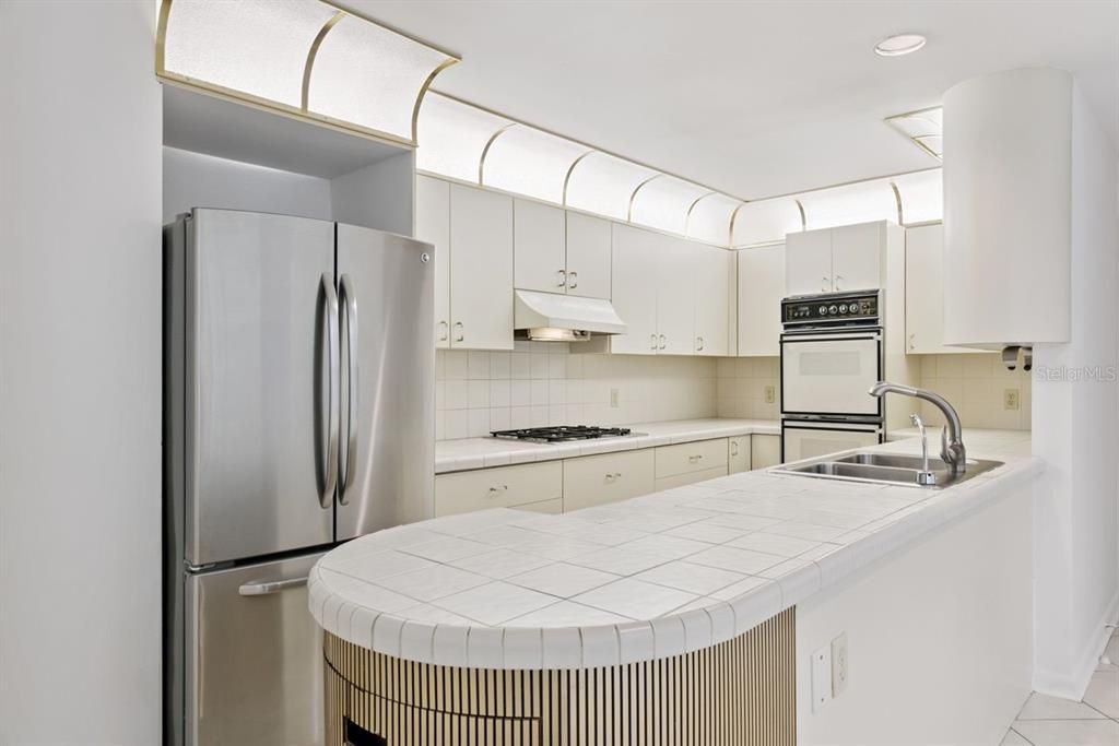 Activo con contrato: $550,000 (3 camas, 3 baños, 2828 Pies cuadrados)