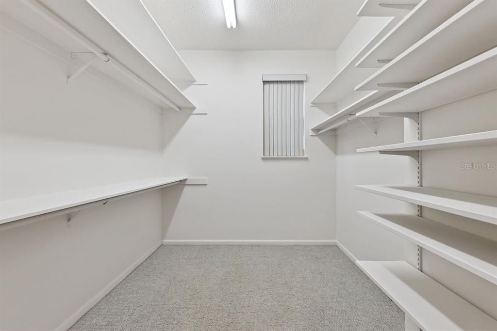 Activo con contrato: $550,000 (3 camas, 3 baños, 2828 Pies cuadrados)