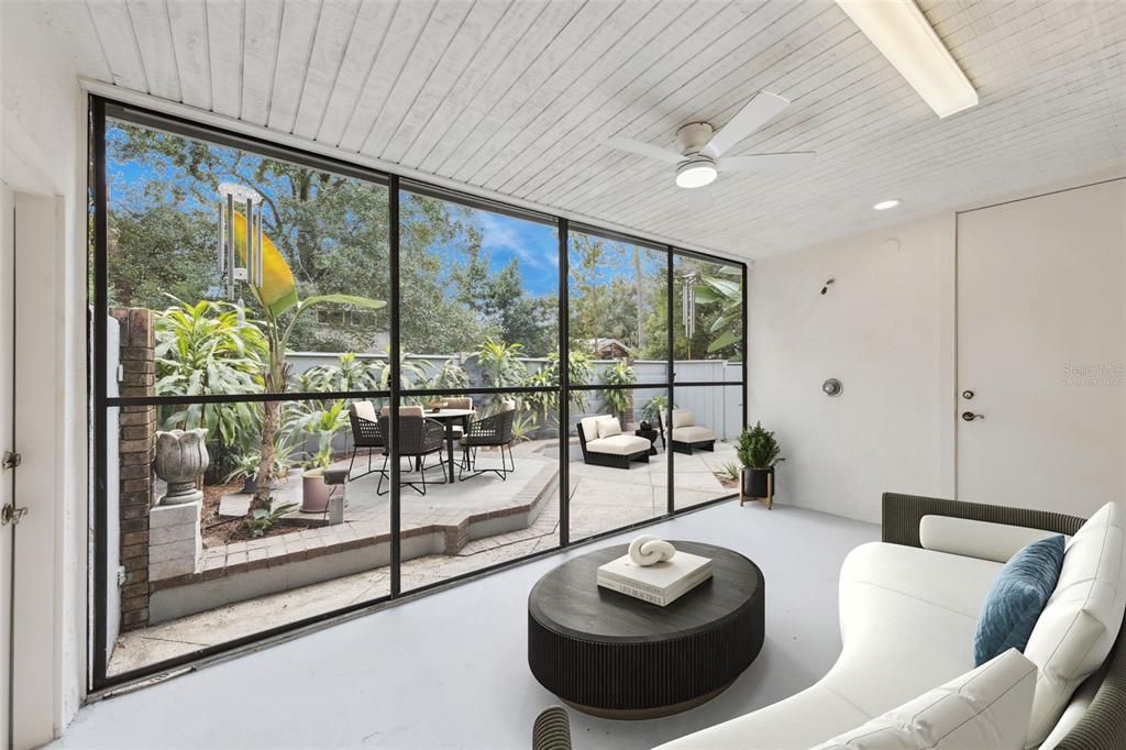 Activo con contrato: $550,000 (3 camas, 3 baños, 2828 Pies cuadrados)