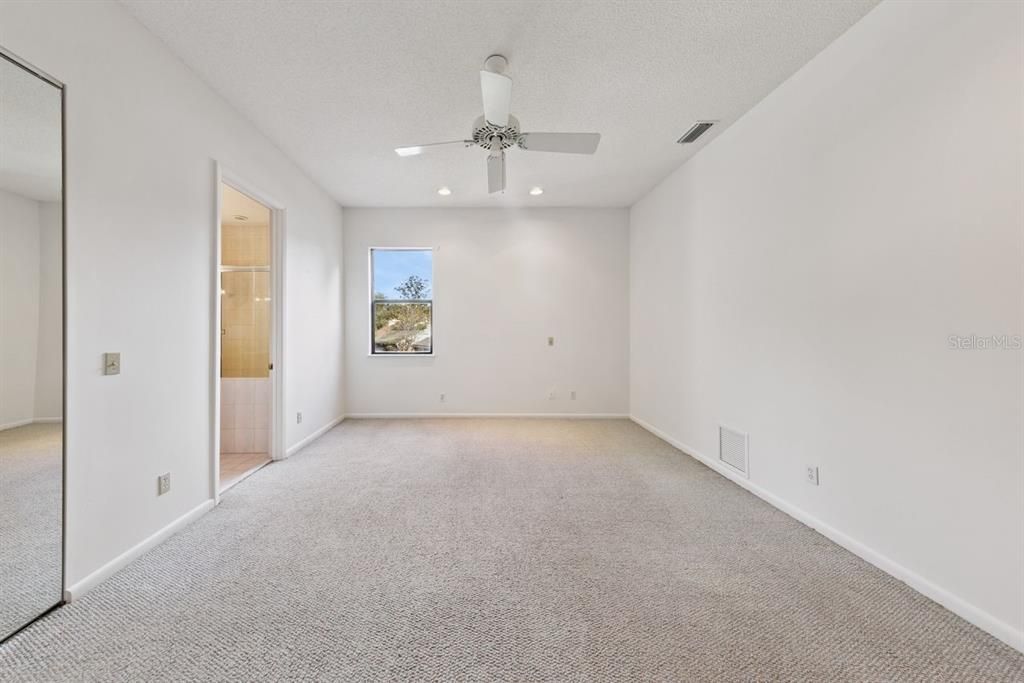 Activo con contrato: $550,000 (3 camas, 3 baños, 2828 Pies cuadrados)