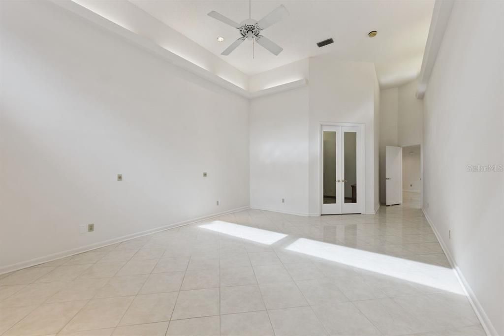 Activo con contrato: $550,000 (3 camas, 3 baños, 2828 Pies cuadrados)