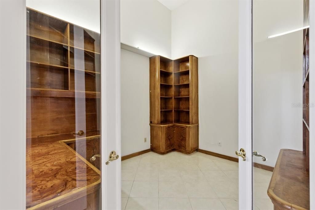 Activo con contrato: $550,000 (3 camas, 3 baños, 2828 Pies cuadrados)