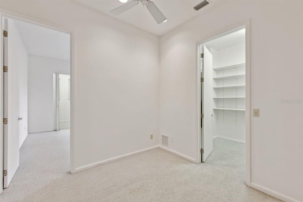 Activo con contrato: $550,000 (3 camas, 3 baños, 2828 Pies cuadrados)