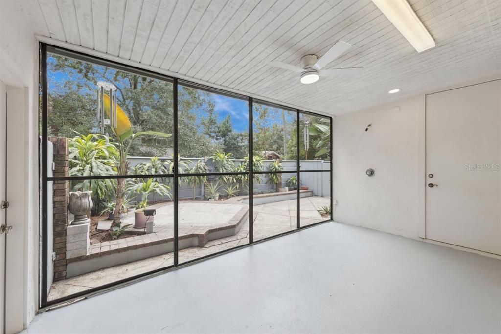 Activo con contrato: $550,000 (3 camas, 3 baños, 2828 Pies cuadrados)