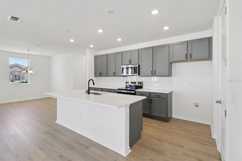 На продажу: $459,990 (4 спален, 3 ванн, 2226 Квадратных фут)