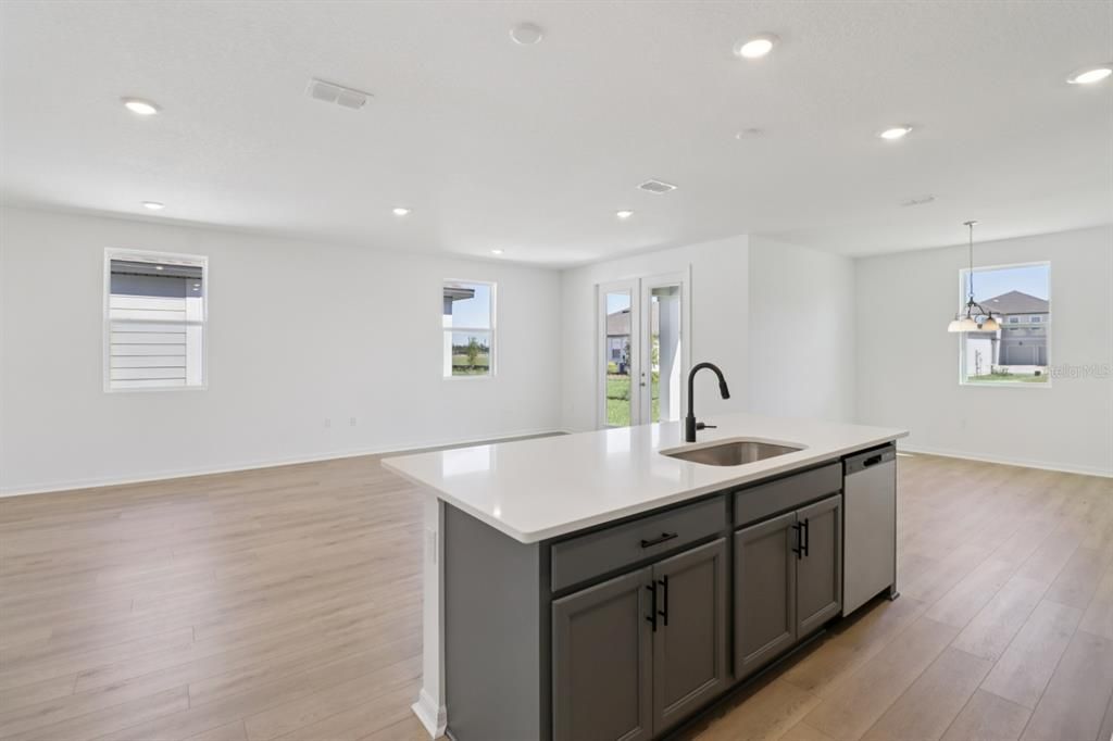 На продажу: $459,990 (4 спален, 3 ванн, 2226 Квадратных фут)