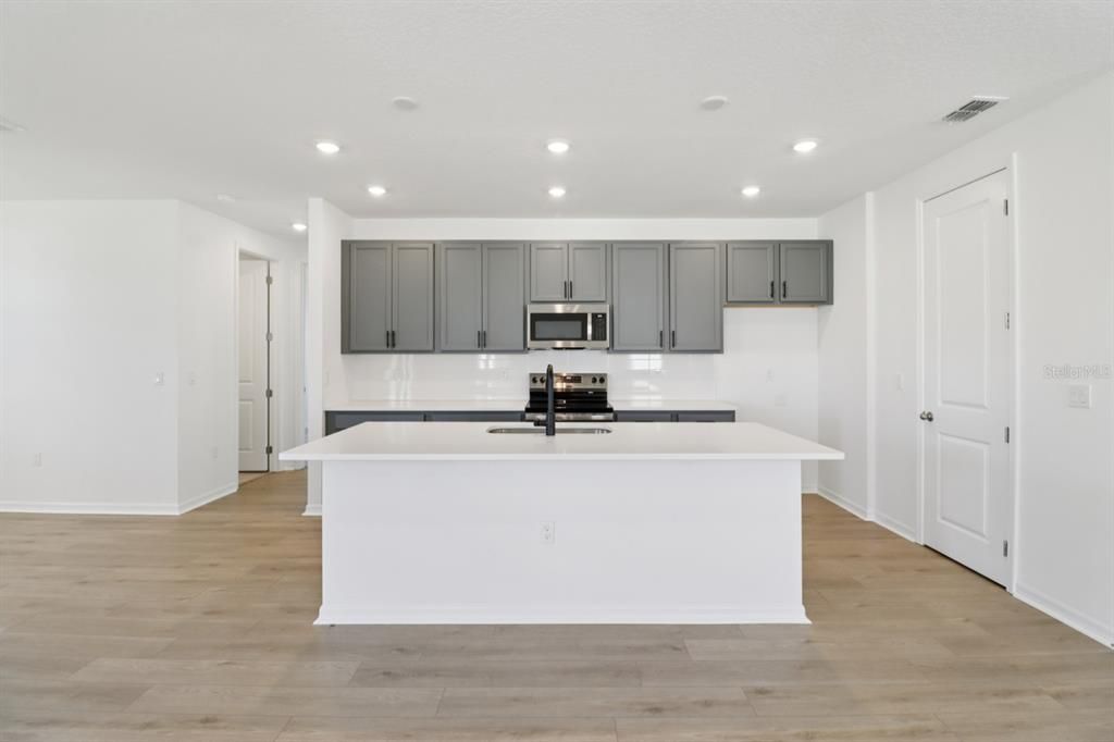 На продажу: $459,990 (4 спален, 3 ванн, 2226 Квадратных фут)