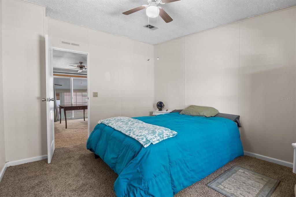 待售: $149,900 (2 贝兹, 2 浴室, 1296 平方英尺)