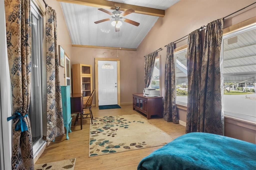 待售: $149,900 (2 贝兹, 2 浴室, 1296 平方英尺)