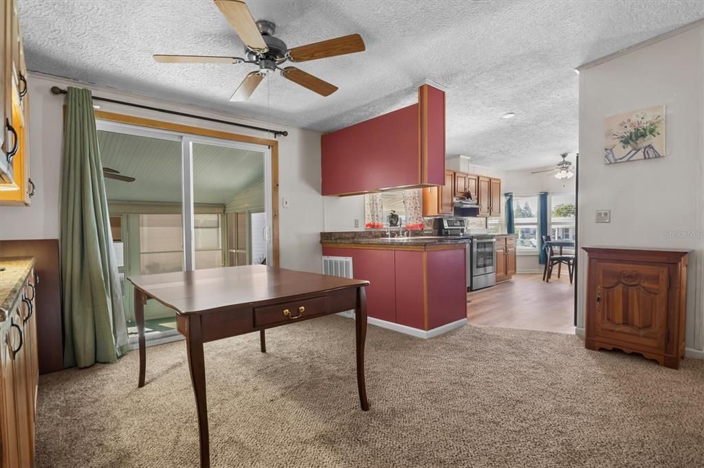 待售: $149,900 (2 贝兹, 2 浴室, 1296 平方英尺)