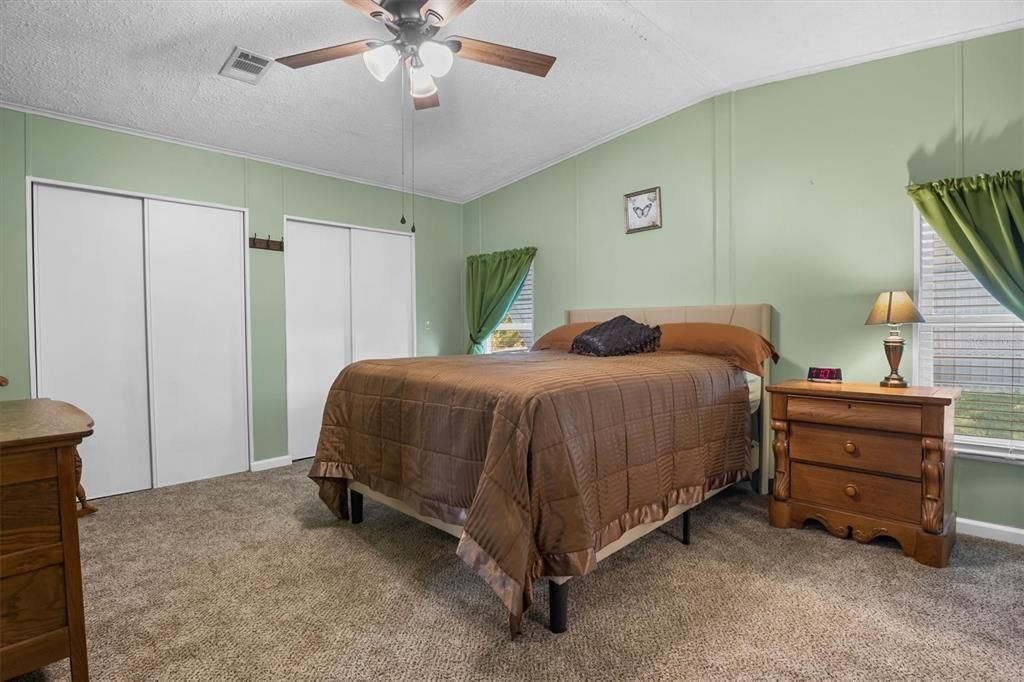 待售: $149,900 (2 贝兹, 2 浴室, 1296 平方英尺)