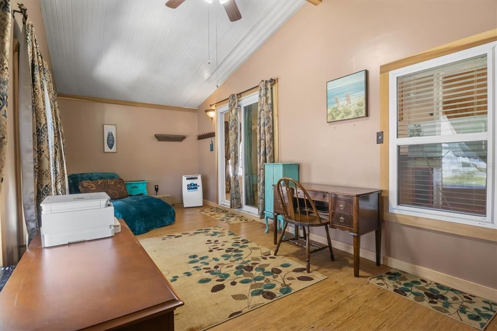 待售: $149,900 (2 贝兹, 2 浴室, 1296 平方英尺)