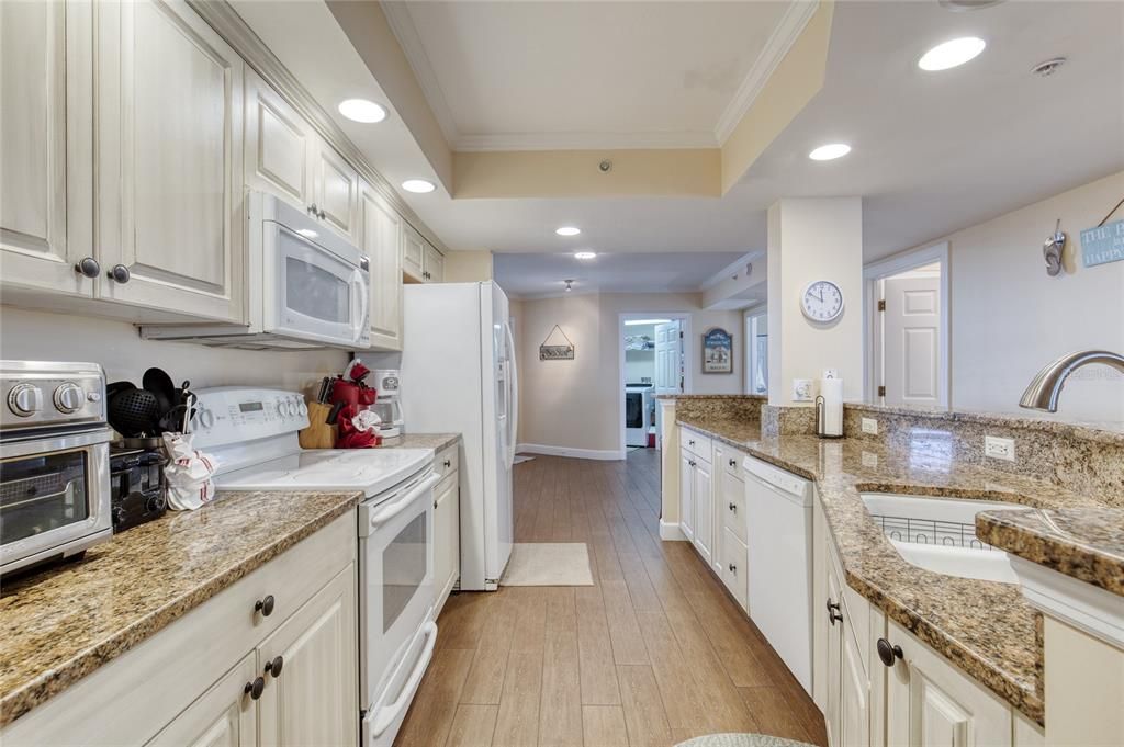 Active With Contract: $699,000 (3 beds, 3 baths, 2072 Square Feet)