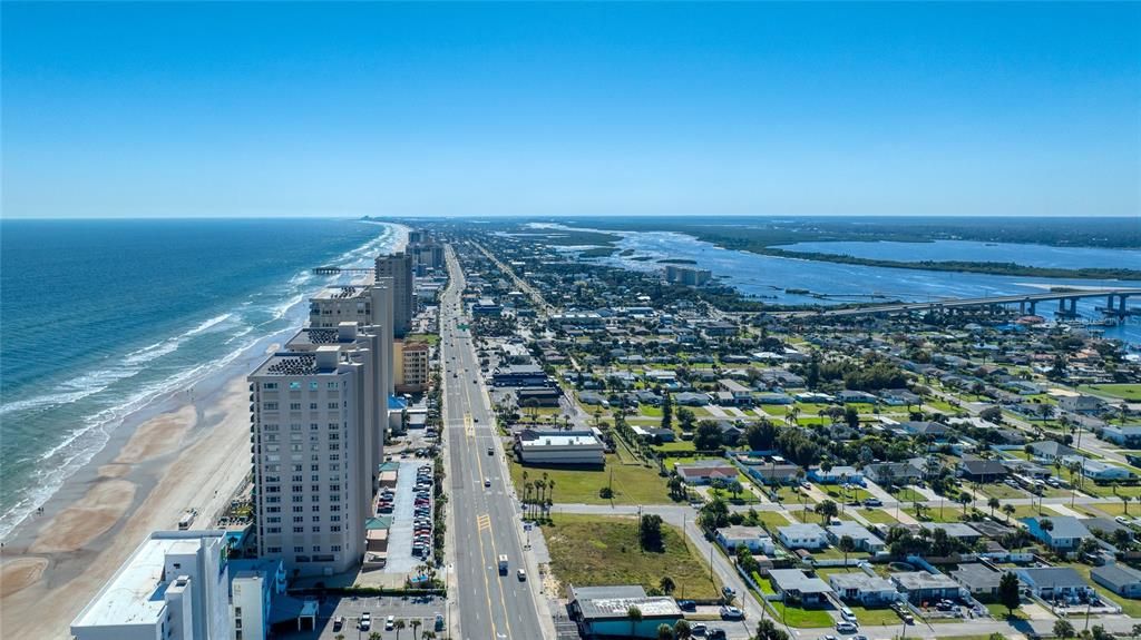 Active With Contract: $699,000 (3 beds, 3 baths, 2072 Square Feet)