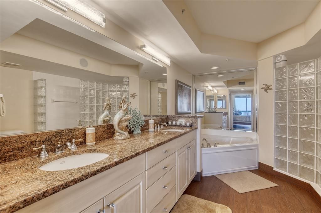 Active With Contract: $699,000 (3 beds, 3 baths, 2072 Square Feet)