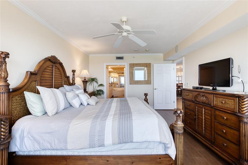 Active With Contract: $699,000 (3 beds, 3 baths, 2072 Square Feet)