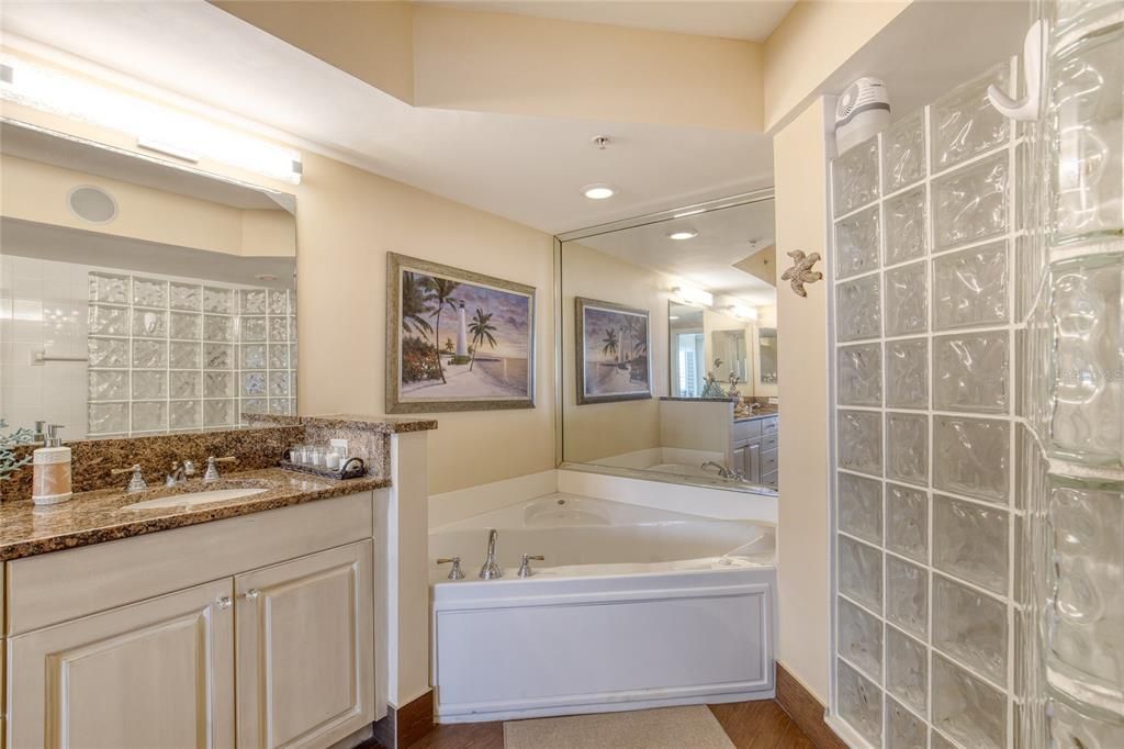 Active With Contract: $699,000 (3 beds, 3 baths, 2072 Square Feet)