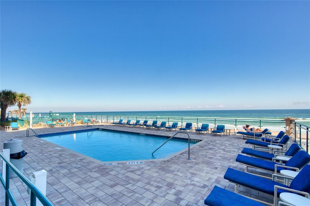 Active With Contract: $699,000 (3 beds, 3 baths, 2072 Square Feet)