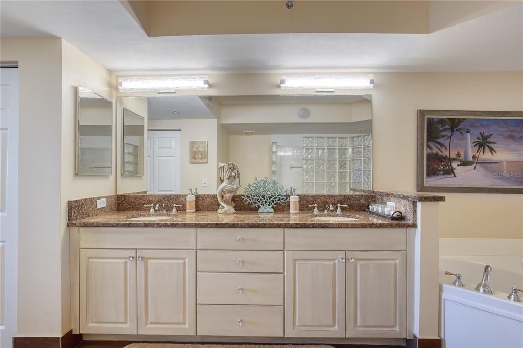 Active With Contract: $699,000 (3 beds, 3 baths, 2072 Square Feet)