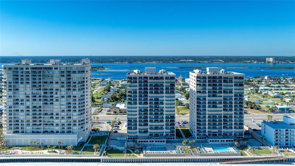 Active With Contract: $699,000 (3 beds, 3 baths, 2072 Square Feet)