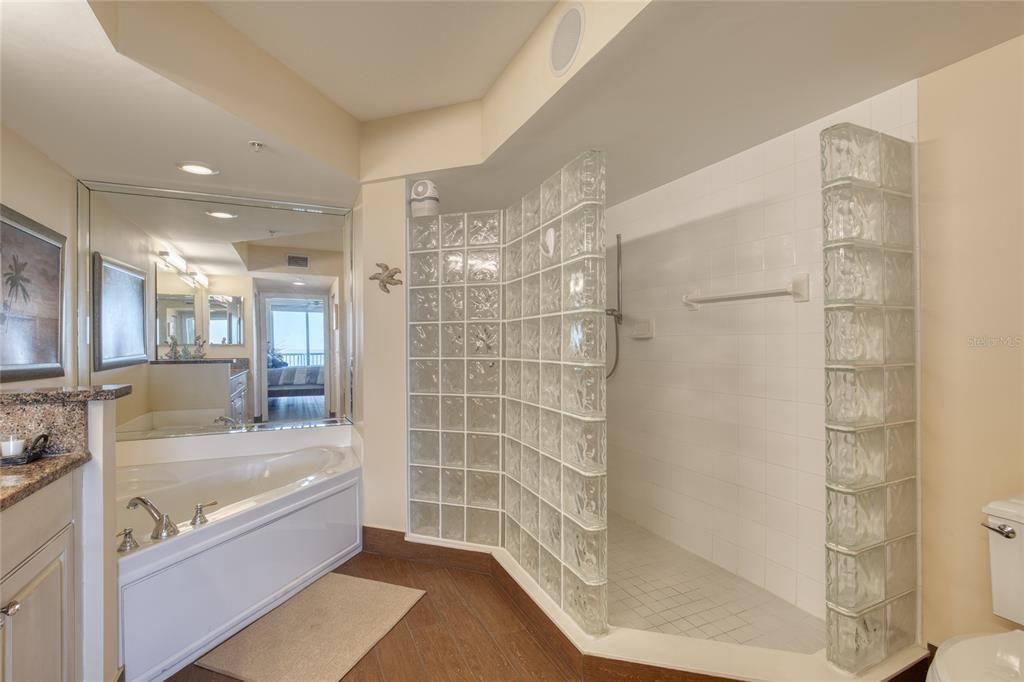 Active With Contract: $699,000 (3 beds, 3 baths, 2072 Square Feet)