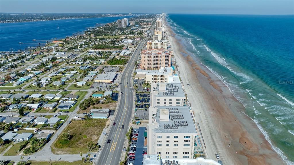 Active With Contract: $699,000 (3 beds, 3 baths, 2072 Square Feet)