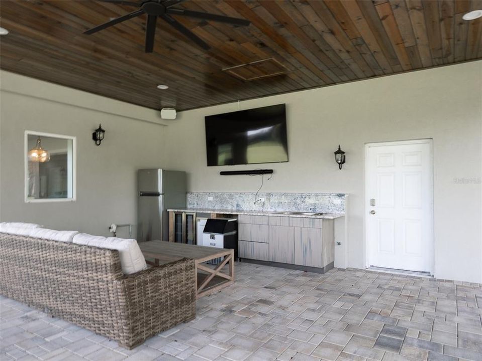 En Venta: $4,395,000 (3 camas, 2 baños, 3176 Pies cuadrados)