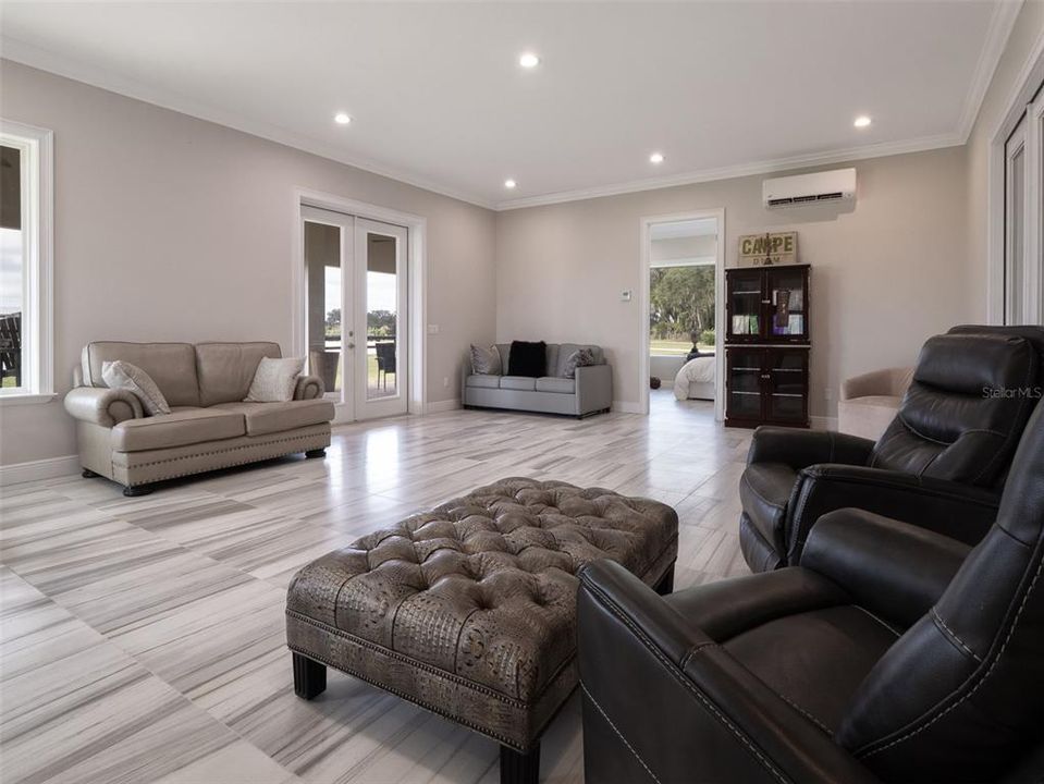 En Venta: $4,395,000 (3 camas, 2 baños, 3176 Pies cuadrados)