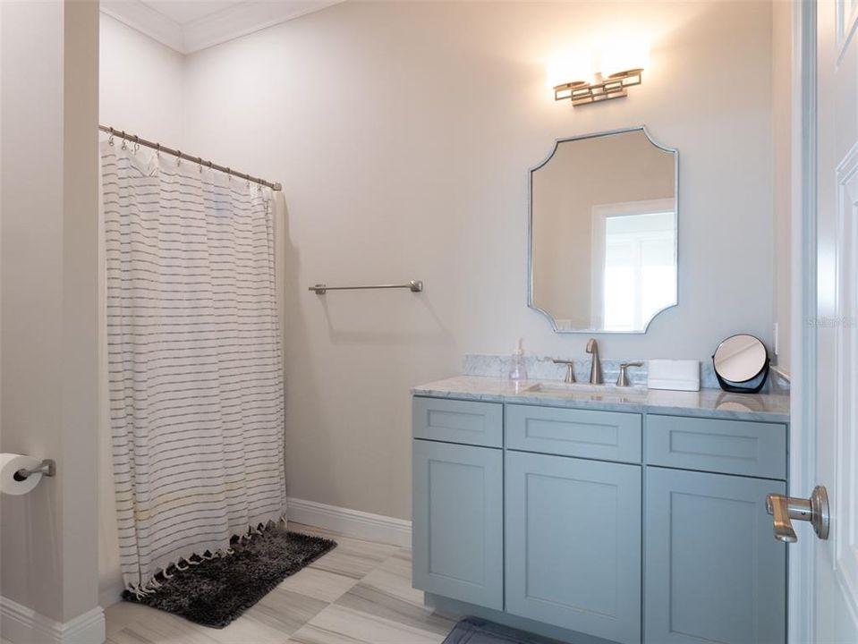 En Venta: $4,395,000 (3 camas, 2 baños, 3176 Pies cuadrados)