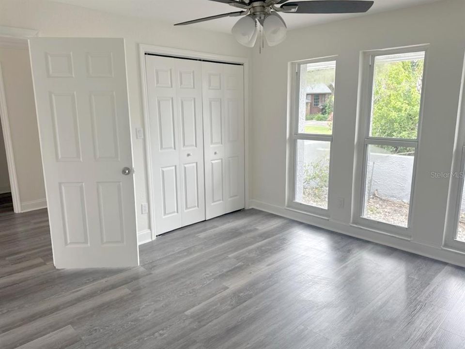 合同活跃: $684,900 (4 贝兹, 3 浴室, 2344 平方英尺)