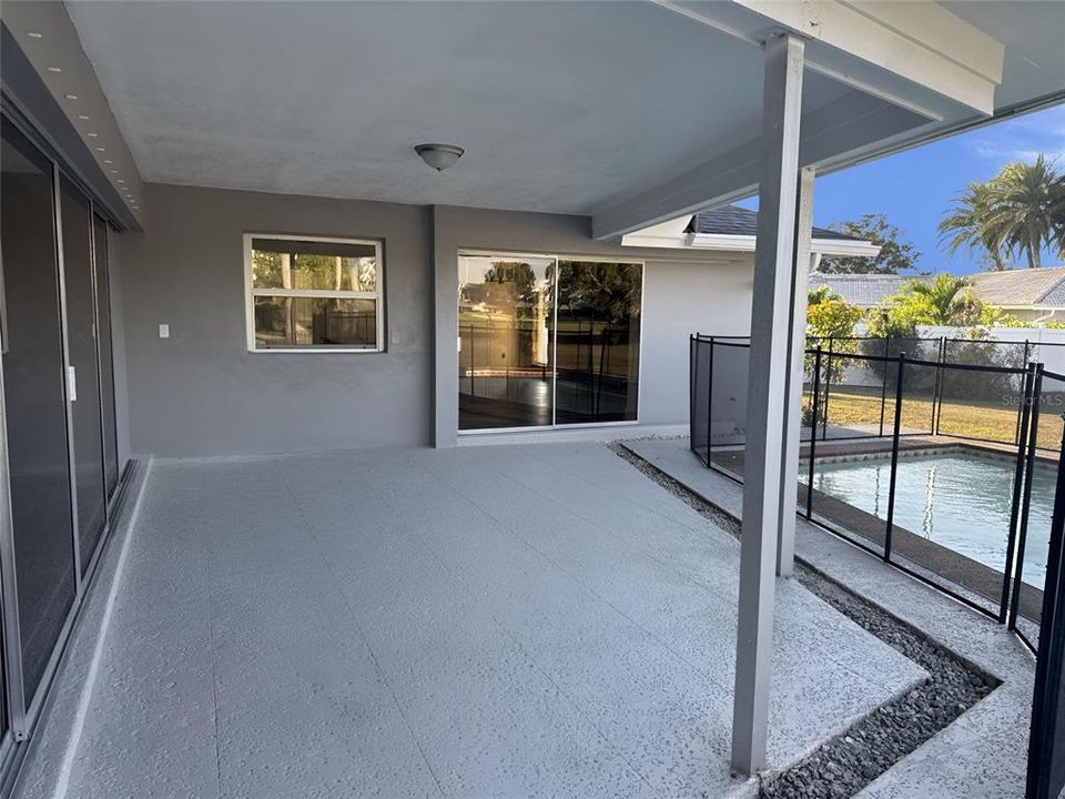 合同活跃: $684,900 (4 贝兹, 3 浴室, 2344 平方英尺)