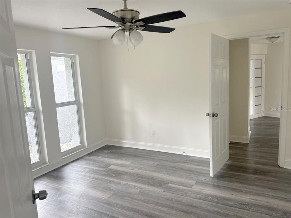 合同活跃: $684,900 (4 贝兹, 3 浴室, 2344 平方英尺)